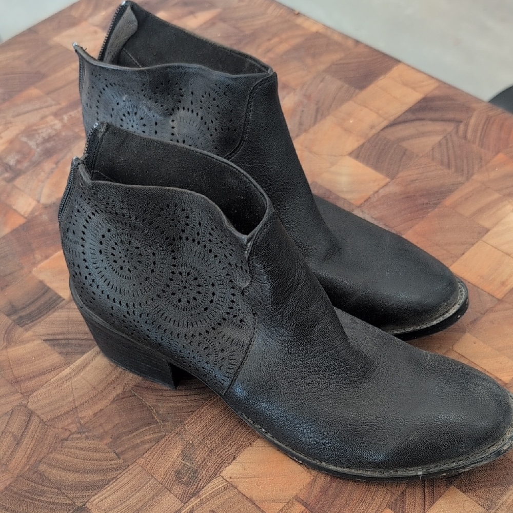 Umberto Raffini Black Heeled Boots